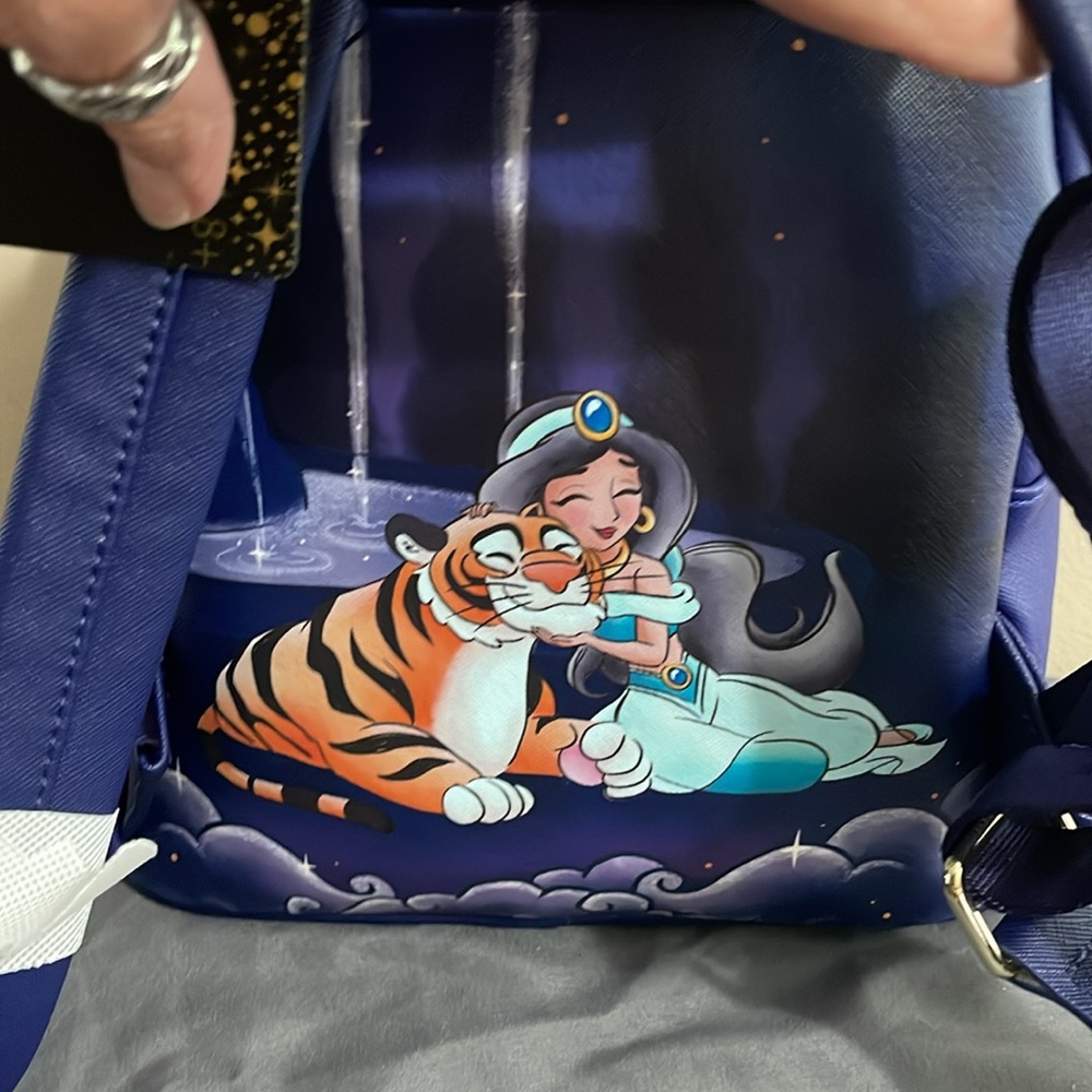 BNWT Loungefly Disney ALADDIN & JASMINE HT Backpack - Picture 4 of 4